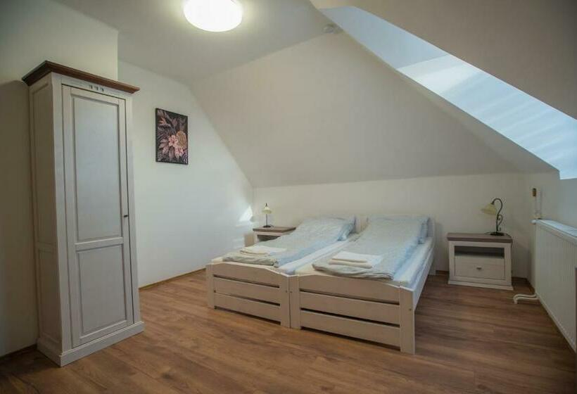 Номер Стандарт, Reneszánsz Vendégház