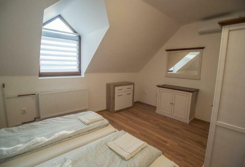 Номер Стандарт, Reneszánsz Vendégház