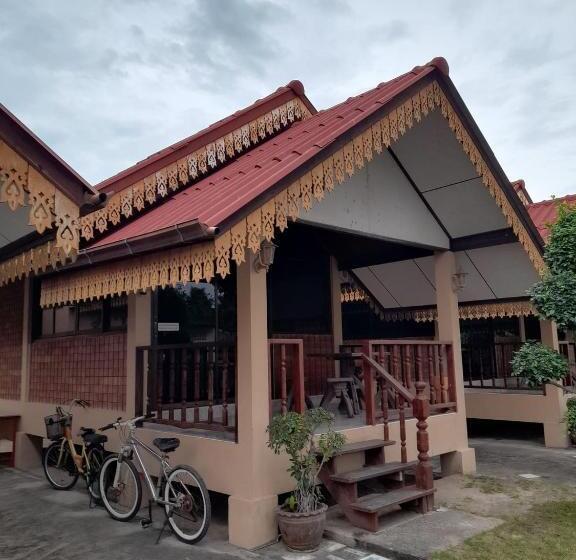 سوییت, สุขทวีรีสอร์ท อ่าวมะนาว