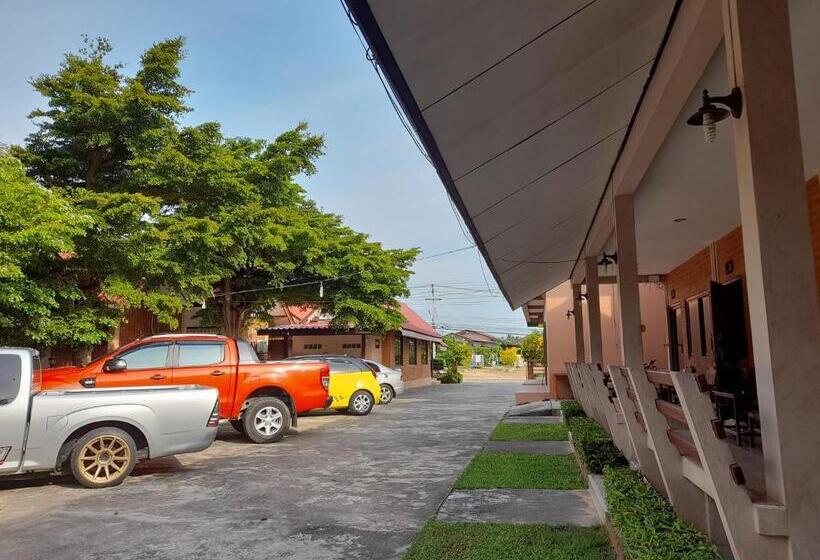 اتاق استاندارد چهار تخته, สุขทวีรีสอร์ท อ่าวมะนาว