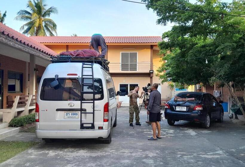 اتاق استاندارد چهار تخته, สุขทวีรีสอร์ท อ่าวมะนาว