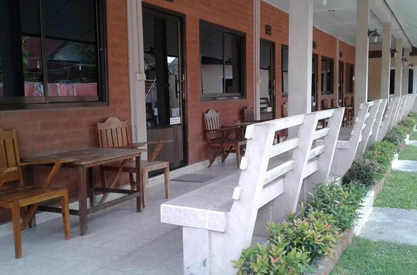 اتاق استاندارد چهار تخته, สุขทวีรีสอร์ท อ่าวมะนาว