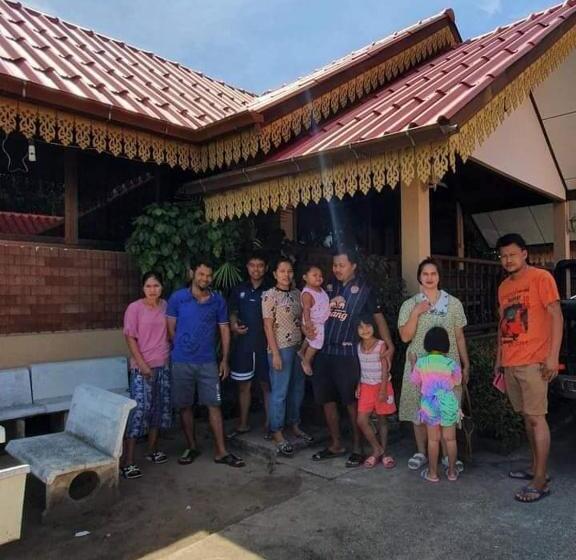 اتاق خانوادگی, สุขทวีรีสอร์ท อ่าวมะนาว