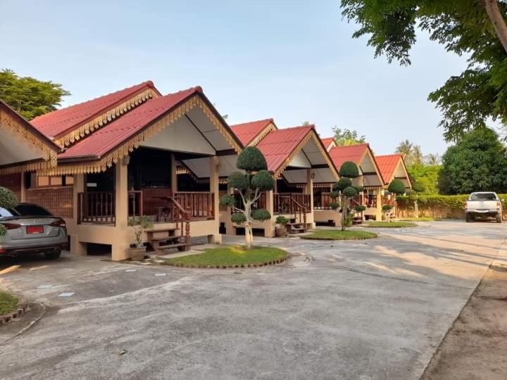 سوییت, สุขทวีรีสอร์ท อ่าวมะนาว