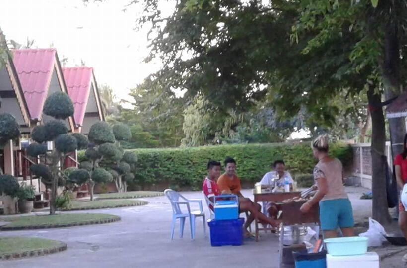 سوییت, สุขทวีรีสอร์ท อ่าวมะนาว