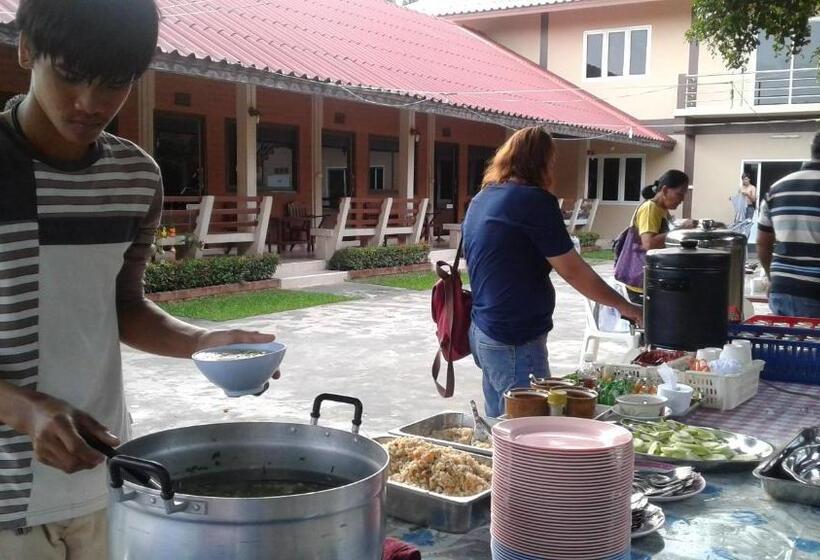 اتاق استاندارد چهار تخته, สุขทวีรีสอร์ท อ่าวมะนาว