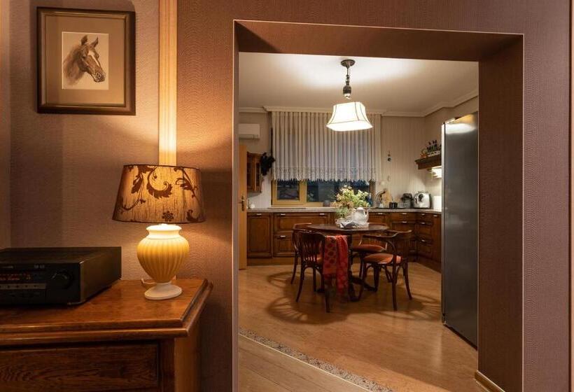 منزل 3 غرف نوم, Luxury Private House In City Center