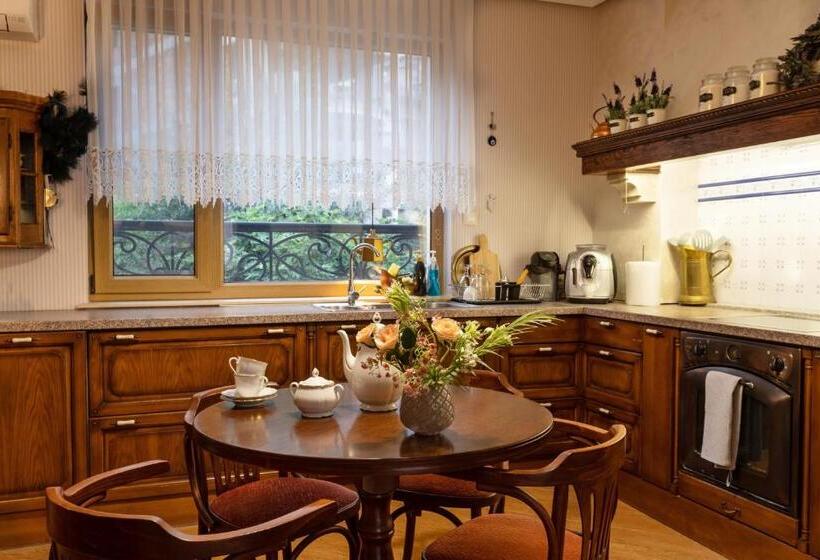 منزل 3 غرف نوم, Luxury Private House In City Center