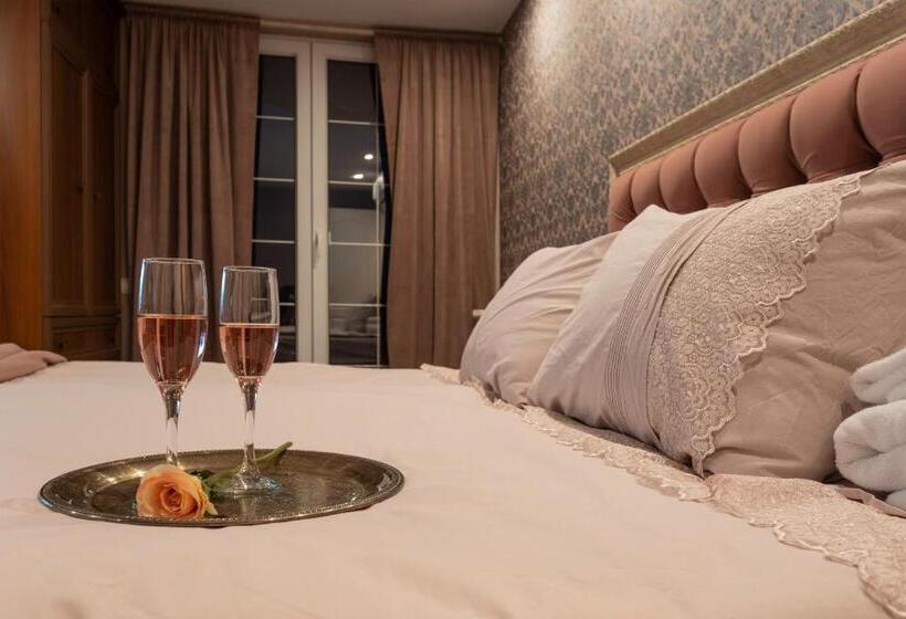 침실 3개 주택, Luxury Private House In City Center