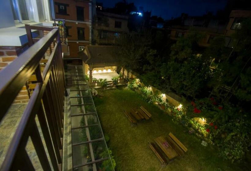 اتاق استاندارد با چشمانداز باغ, Yalamul Garden