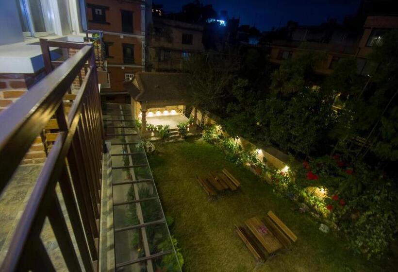 اتاق لوکس با چشمانداز باغ, Yalamul Garden