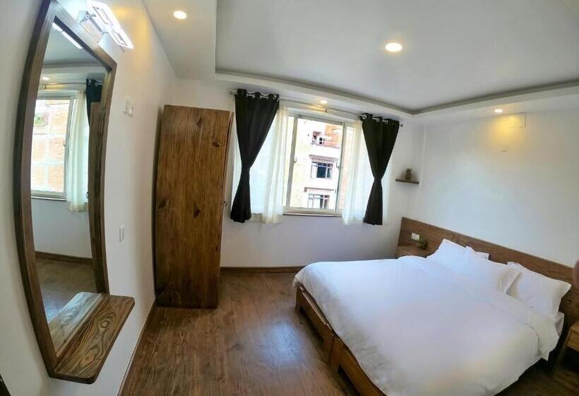 اتاق لوکس با چشمانداز باغ, Yalamul Garden