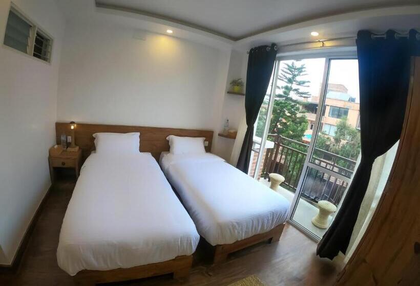 اتاق لوکس با بالکن, Yalamul Garden