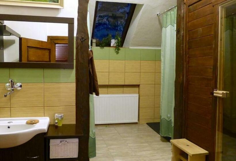 Семейный Номер, Hostinec Stará Krčma