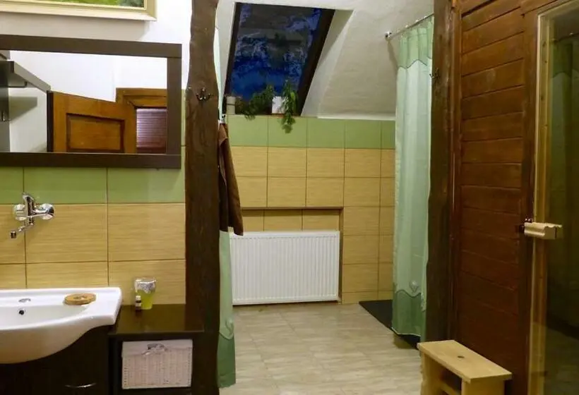 ファミリールーム, Hostinec Stará Krčma