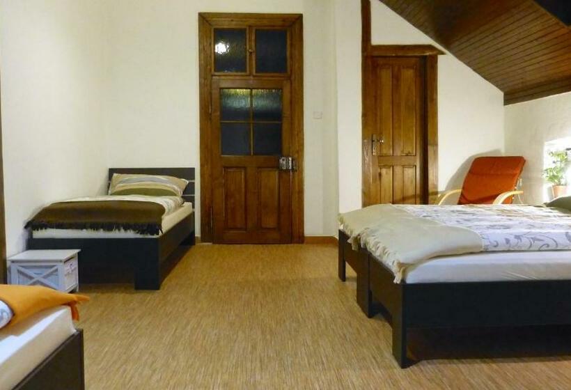 家庭间, Hostinec Stará Krčma