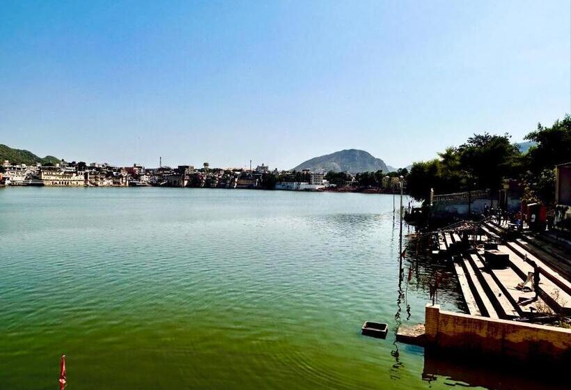 Chambre Quadruple Deluxe, Kota Kunj Heritage