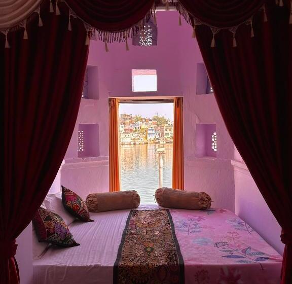 Chambre Quadruple Deluxe, Kota Kunj Heritage