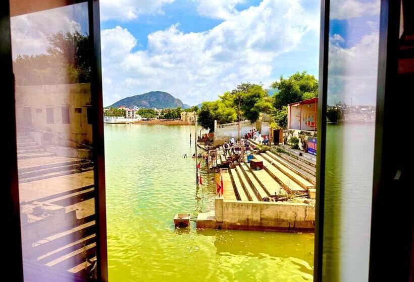 Chambre Quadruple Deluxe, Kota Kunj Heritage