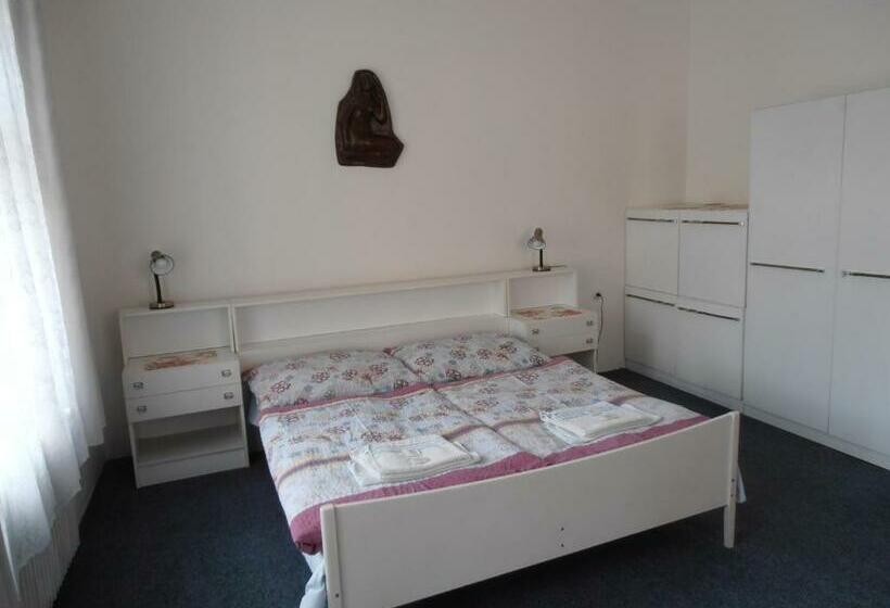 جناح, Penzion U české Koruny