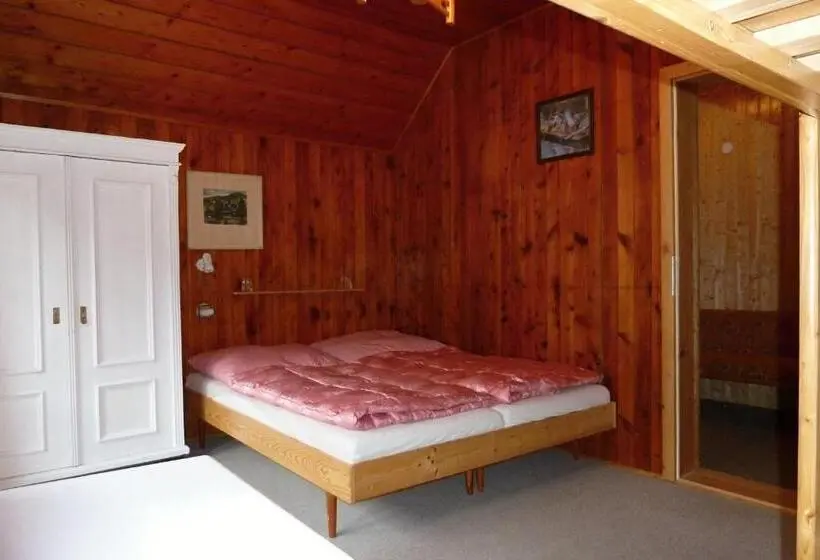 Camera Familiare, Pod Sněžníkem