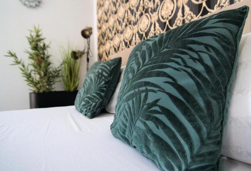 اتاق لوکس, Popas Boutique