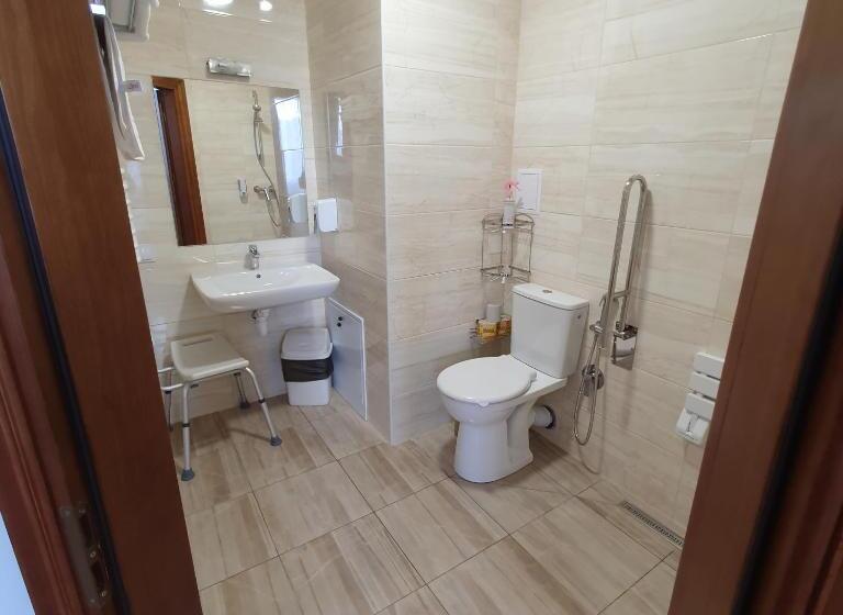 패밀리 스위트, дім святого йосифа