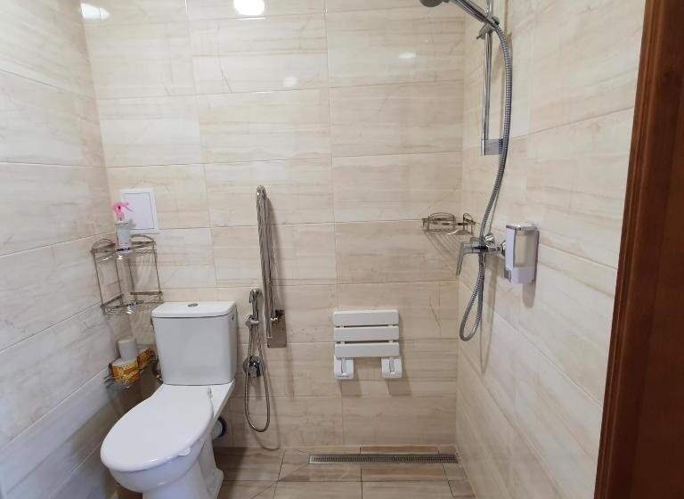 패밀리 스위트, дім святого йосифа