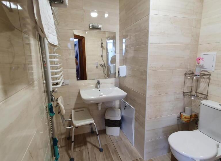 패밀리 스위트, дім святого йосифа