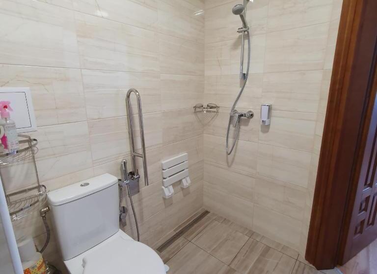 패밀리 스위트, дім святого йосифа