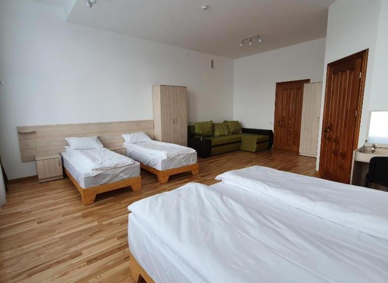 패밀리 스위트, дім святого йосифа