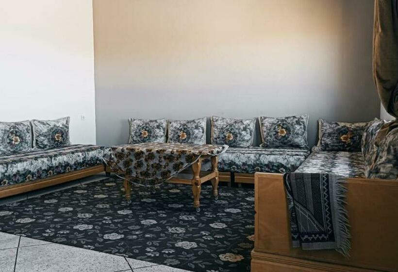 اتاق اکونومی, Afgo Hostel