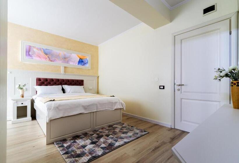 غرفة قياسية ثلاثية مزودة بشرفة, Central   Baile Olanesti