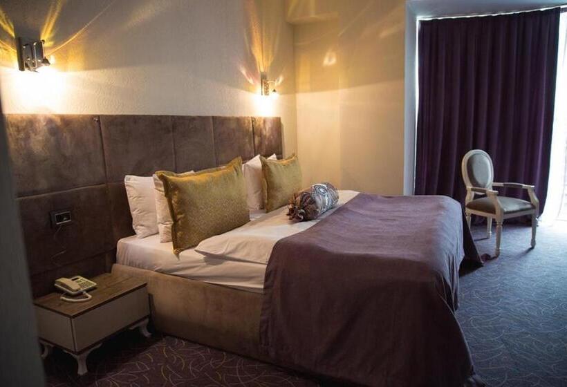 اتاق لوکس, West Shine Boutique