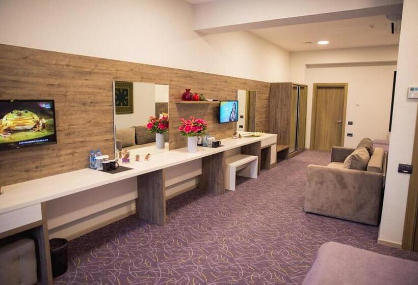 اتاق لوکس چهار تخته, West Shine Boutique