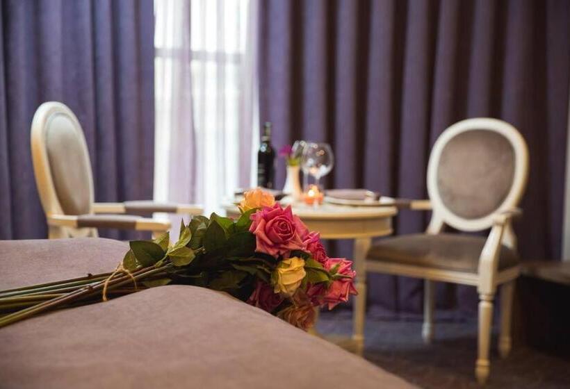 اتاق لوکس چهار تخته, West Shine Boutique