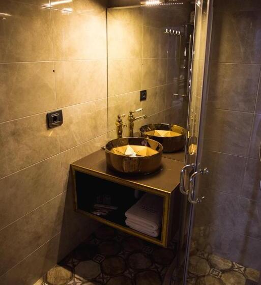 اتاق راحتی سه تخته, West Shine Boutique