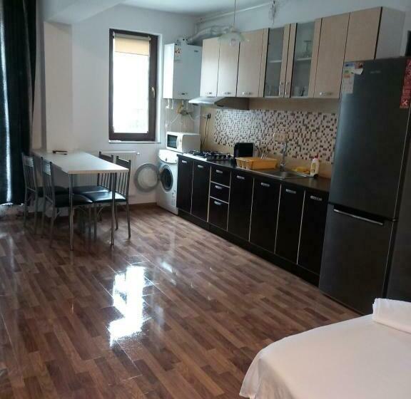 استودیو خانوادگی, Aquazure Residence
