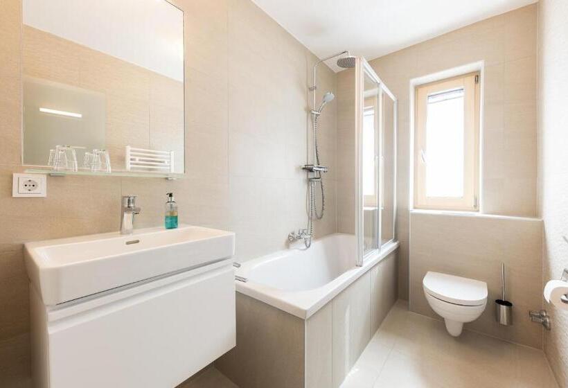 اتاق استاندارد سه تخته با بالکن, Pension Gulla   Ferienhaus Appartements B&b