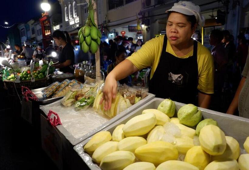 带1个卧室的带阳台的公寓, The Lago Naiharn By Sala Estate