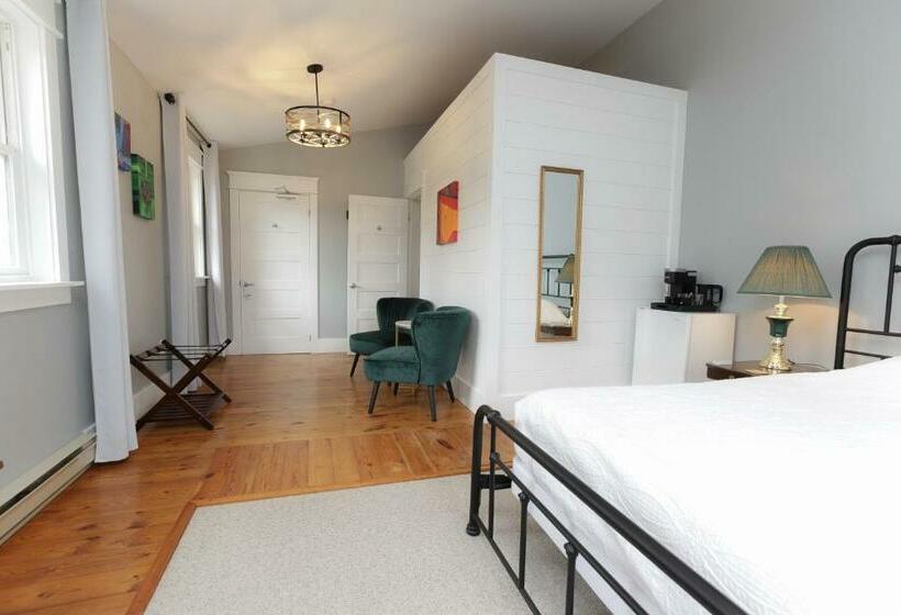 جناح سرير كينج, Jackson S Falls Country Inn