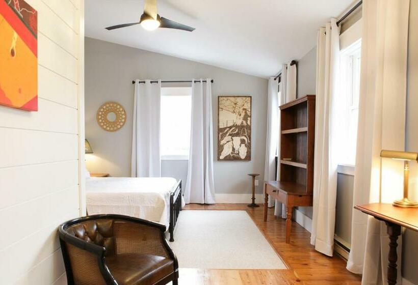 جناح سرير كينج, Jackson S Falls Country Inn