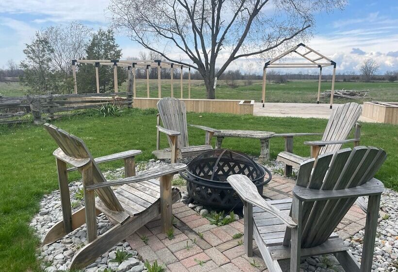 جناح, Jackson S Falls Country Inn