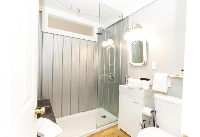 شقة غرفتين, Jackson S Falls Country Inn