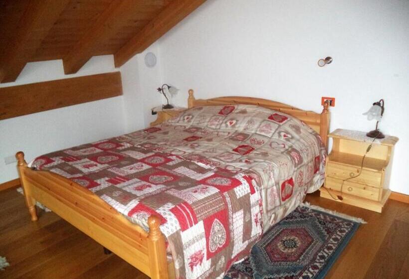 חדר סטנדרט לשלושה עם חדר אמבטיה משוף, B&b Dolomiti