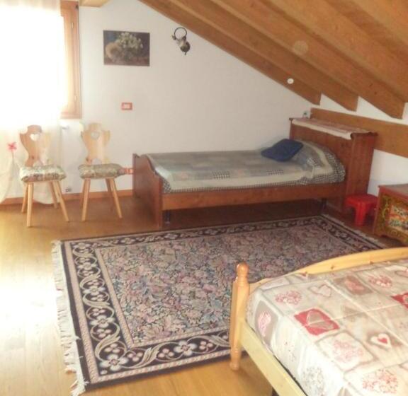 חדר סטנדרט לשלושה עם חדר אמבטיה משוף, B&b Dolomiti