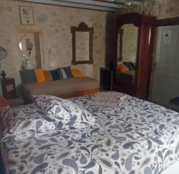 스탠다드 트리플 룸, La Girondine