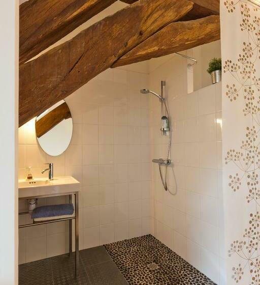 スタンダードルーム, La Tour Charlemagne