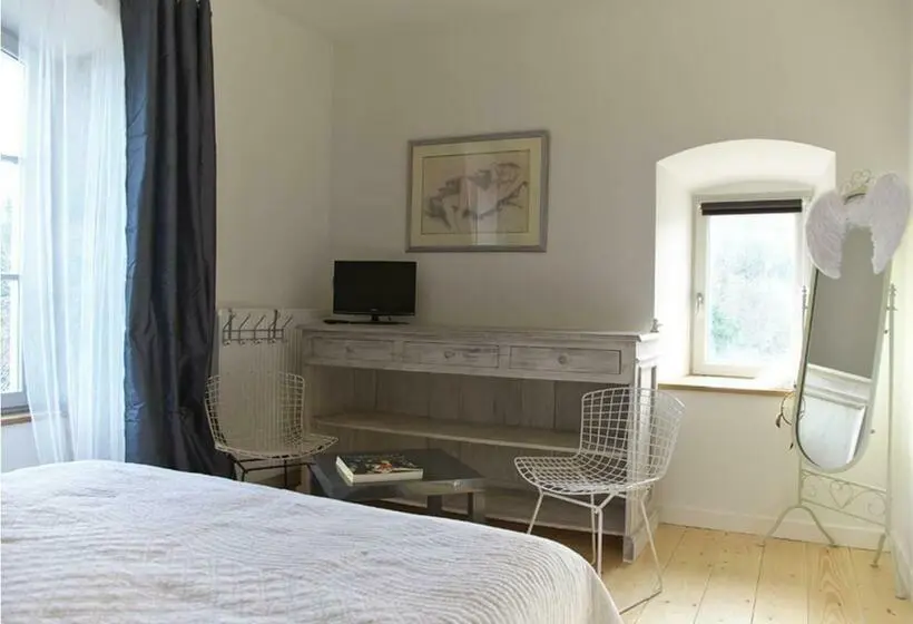 Comfort-huone, La Tour Charlemagne