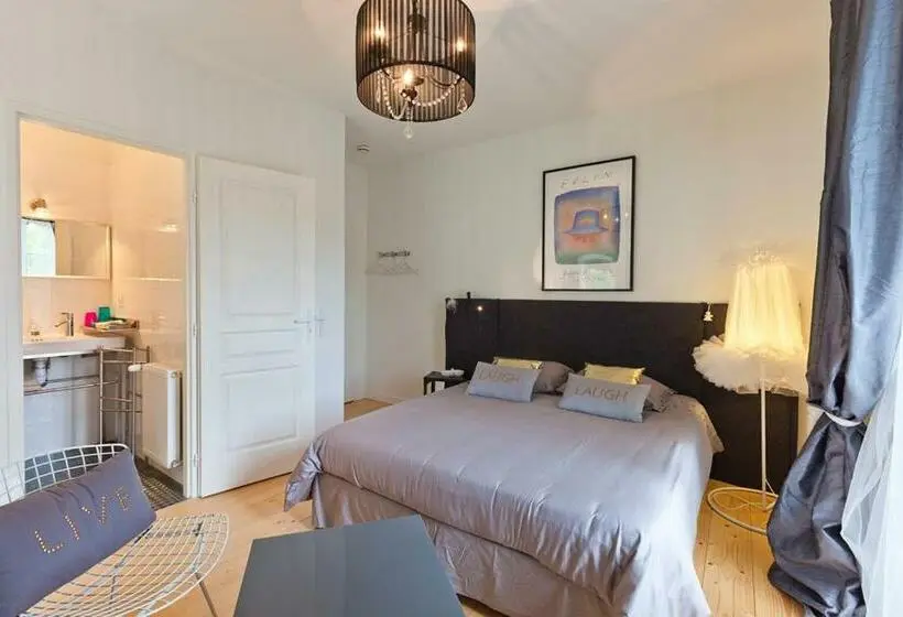 Comfort-huone, La Tour Charlemagne
